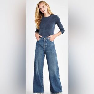 Splendid Palazzo  jean. Medium wash size 25. Wide leg trouser fit.